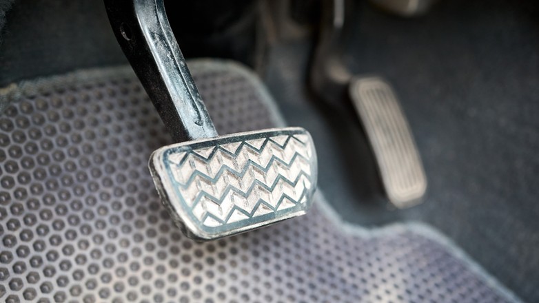 Prosty patent na hamowanie w korkach. Wielu kierowców o nim nie wie