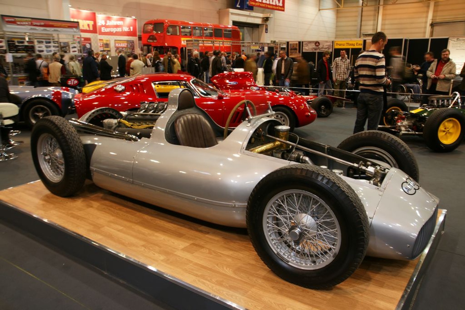 Techno Classica Essen 2010: targi rekordów - zaprzeczenie kryzysu w motoryzacji (galeria)