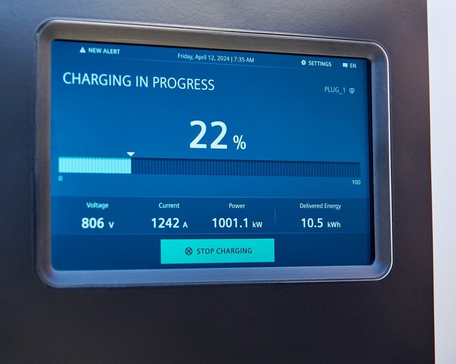 Ładowanie elektrycznej ciężarówki