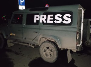 Rosjanie ostrzelali auto i okradli szwajcarskiego dziennikarza