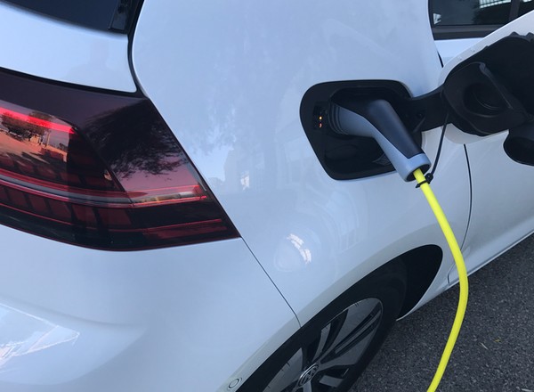 Rozwój elektromobilności niemożliwy bez większego wsparcia państwa