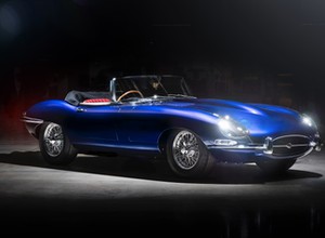 Jaguar E-type Roadster serii 1 z 1965 r. na Platynowym Jubileuszu Królowej