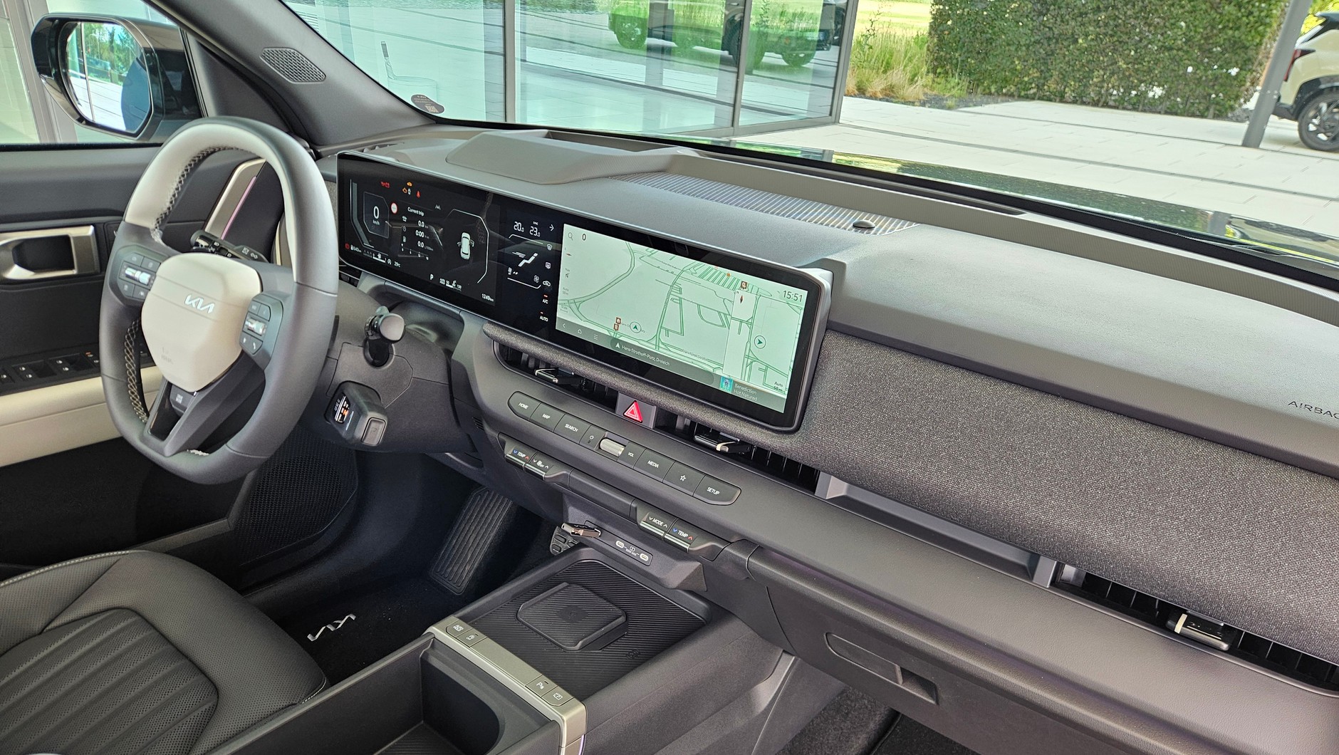 Kia Seltos ma wnętrze zaprojektowane niemal tak samo, jak w elektrycznych modelach marki. 