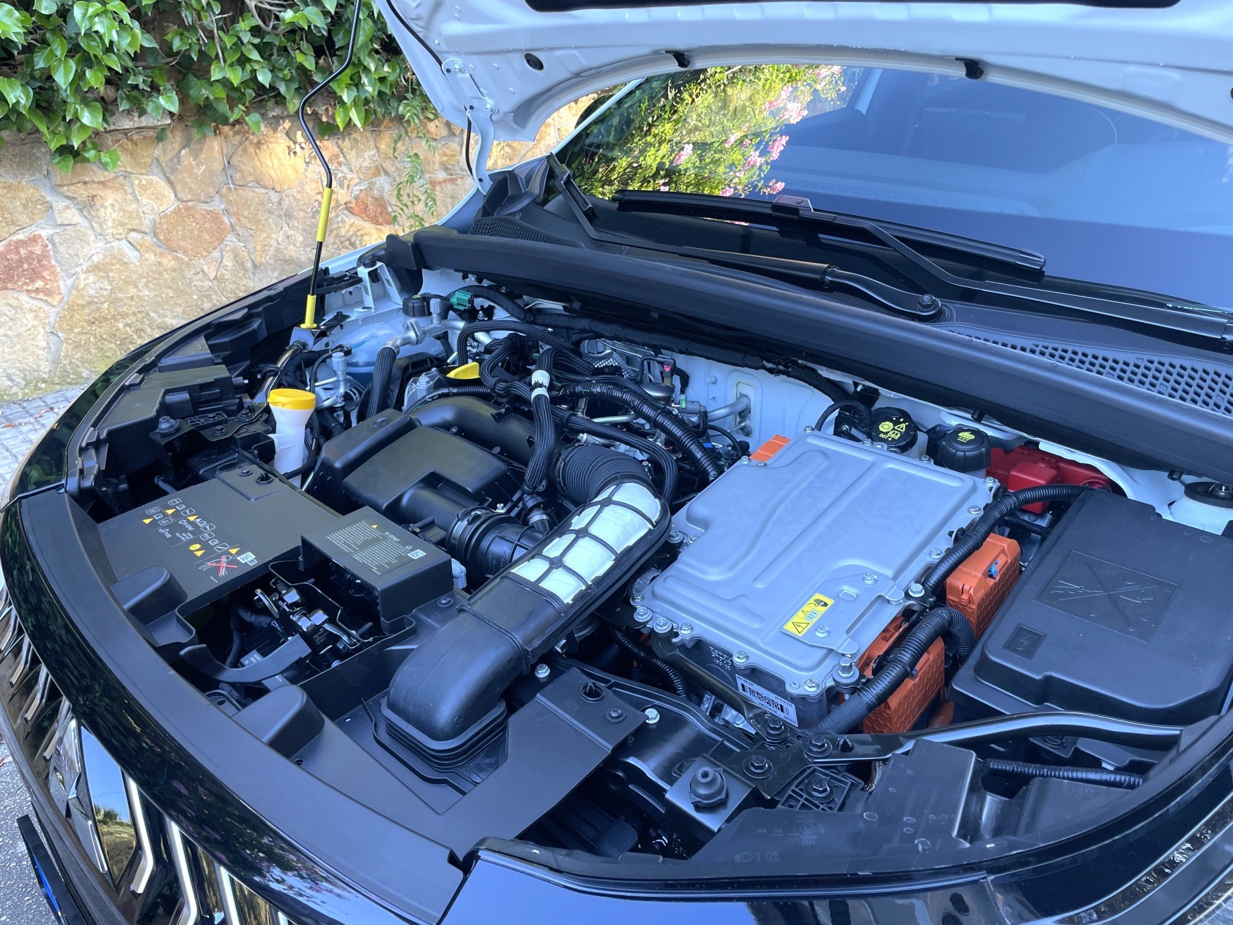 Silnik 1.8 to serce układu hybrydowego w Mitsubishi Grandis