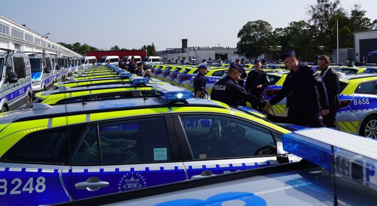 Flota policji wzbogaciła się o nowe radiowozy. Kosztowały ponad 7,2 mln zł [WIDEO]