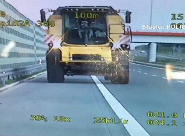 Kombajnem zbożowym po autostradzie - interweniowała policja [Wideo]