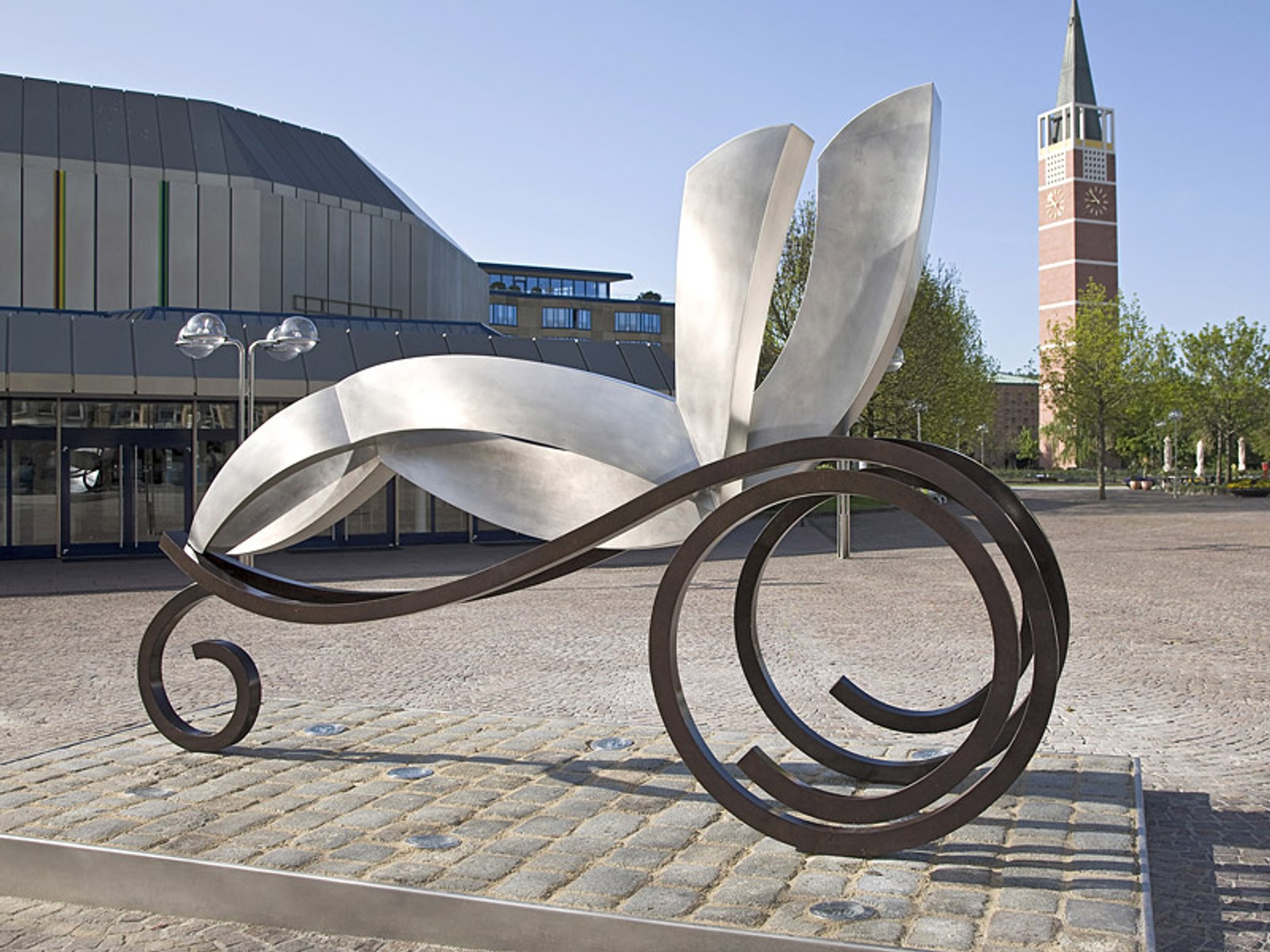 Mercedes-Benz: rzeźba na cześć pionierów motoryzacji