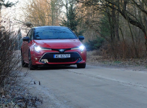 Corolla 2.0 Hybrid i Passat GTE: dwa pomysły na napęd hybrydowy