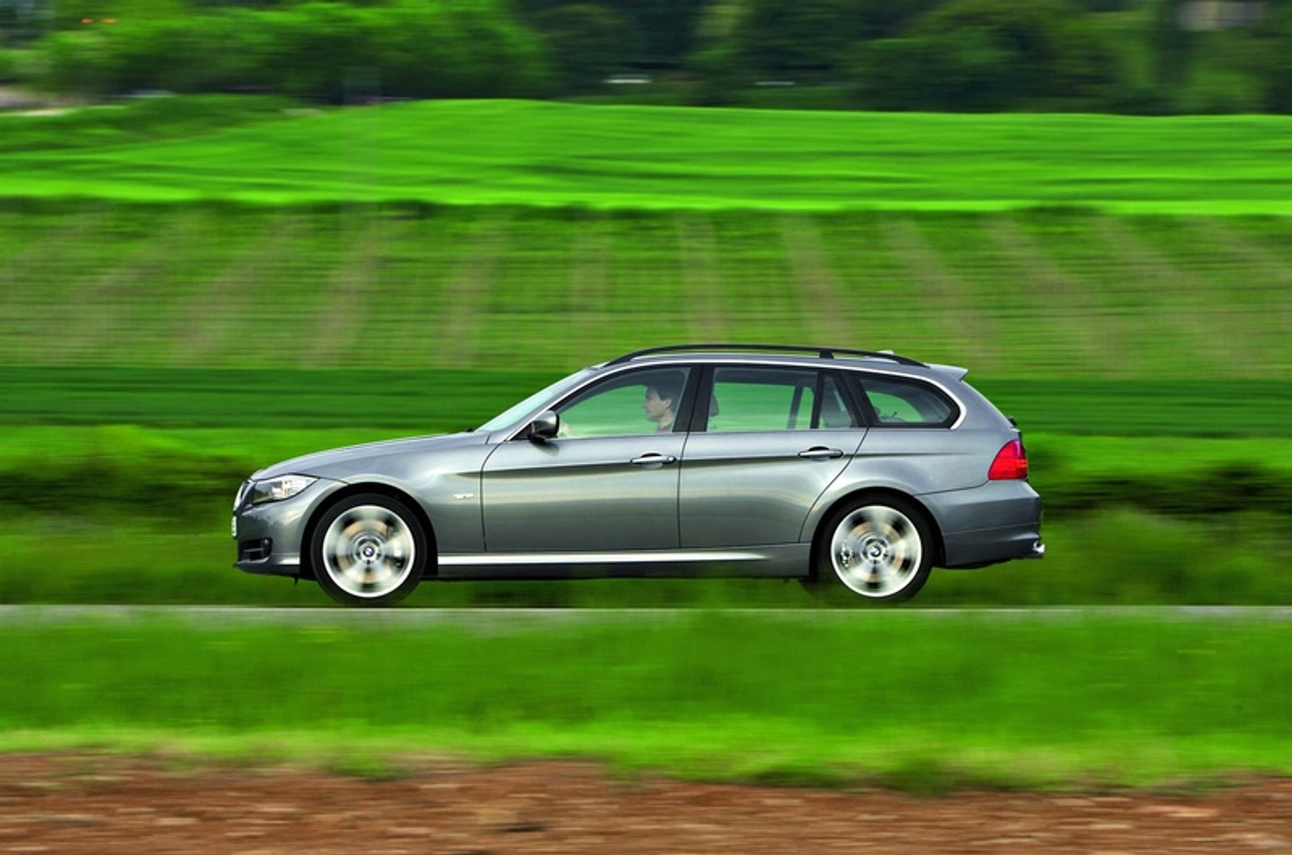 BMW 3: Odmłodzone nadwozie z nową techniką