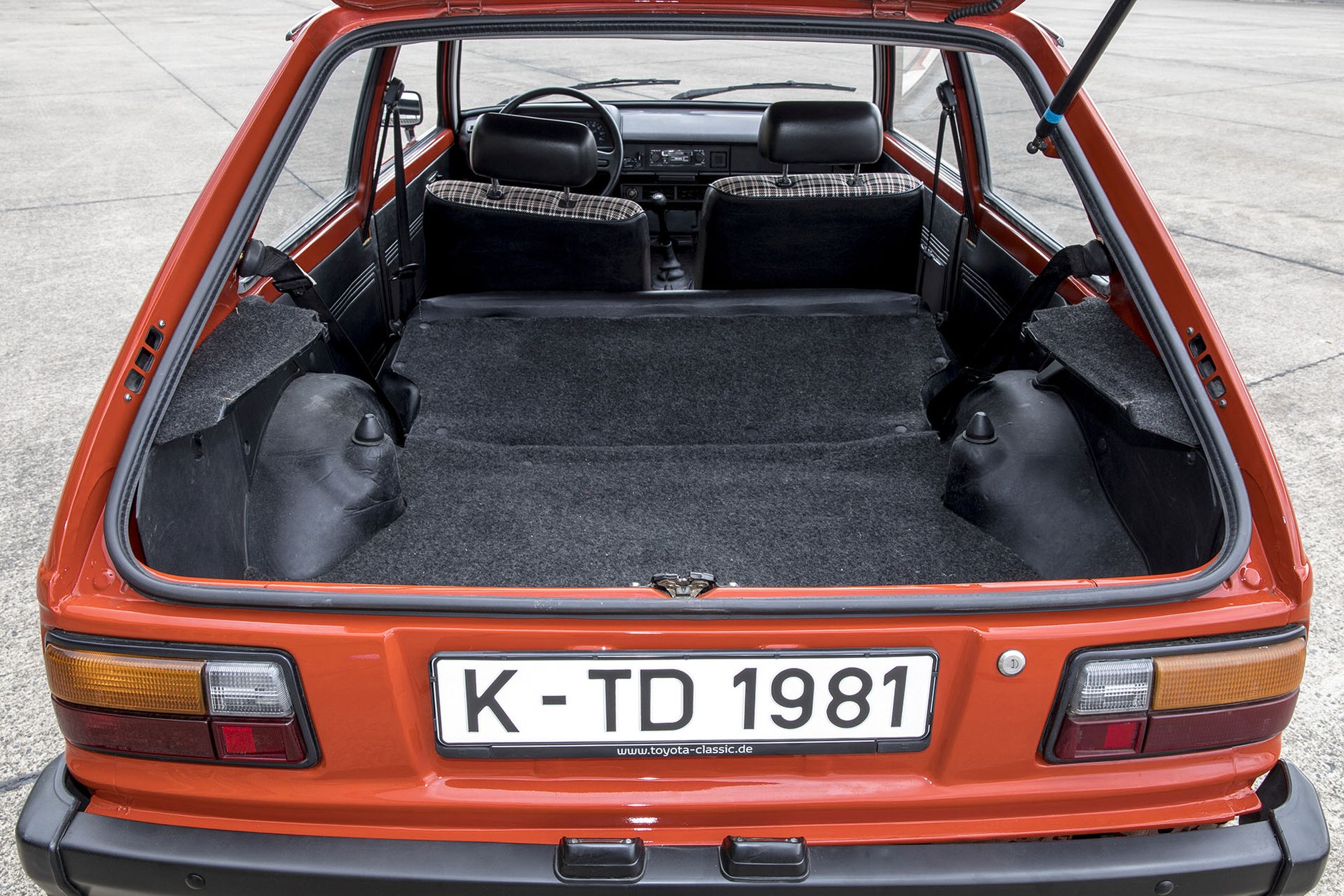 Toyota Starlet - niespodziewanie duży maluch
