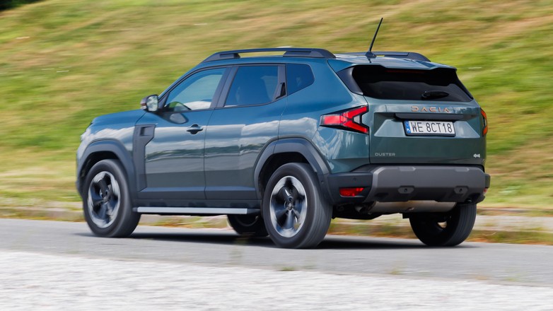 Dacia Duster kontra MG ZS. Porównanie dwóch budżetowych samochodów
