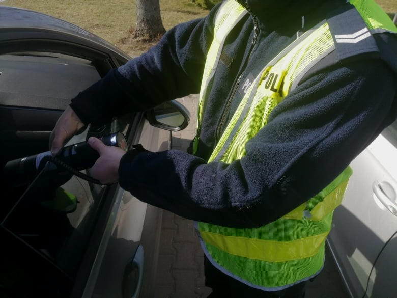 Policja ma specjalne mierniki do szyb
