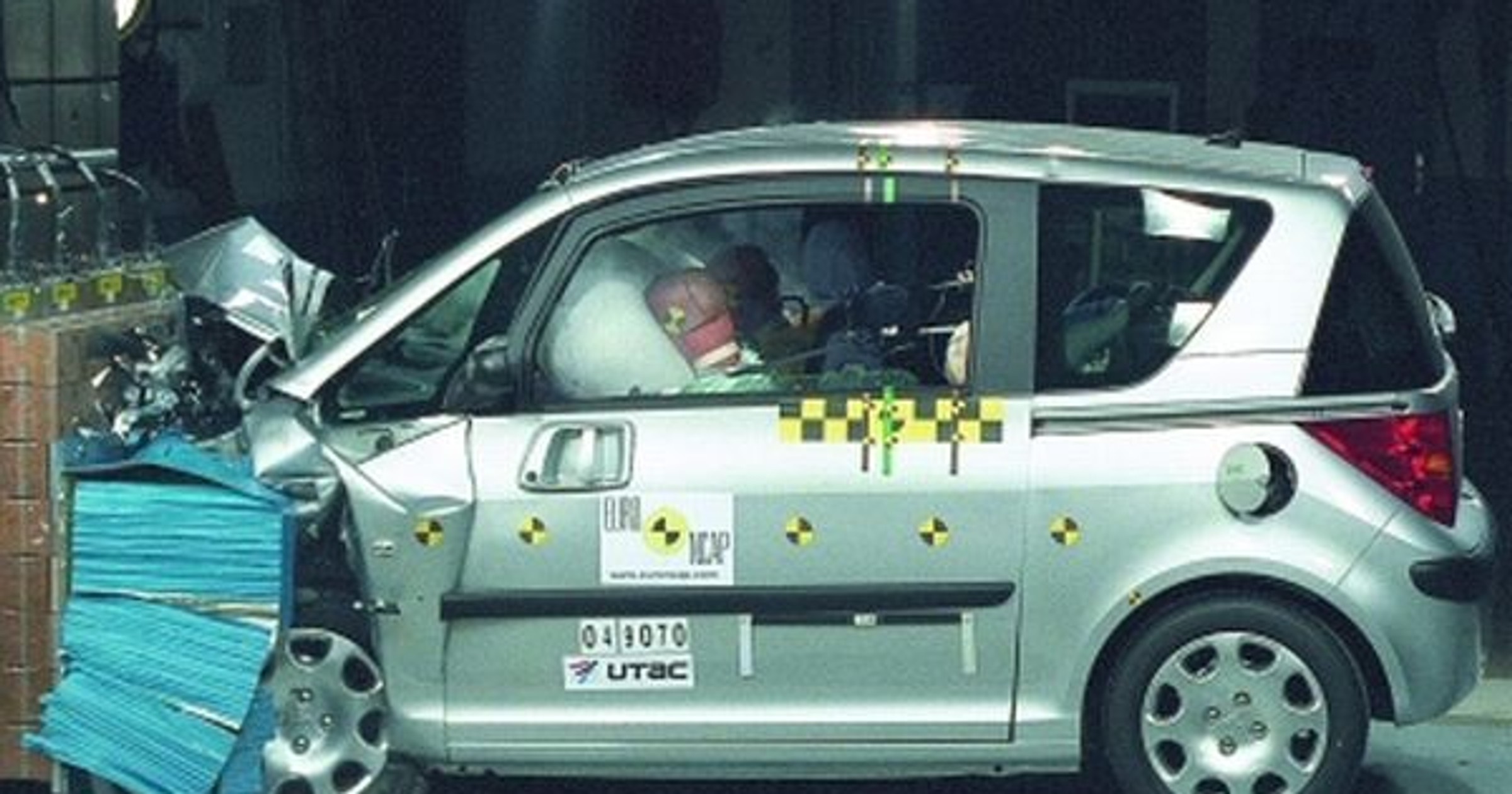 Crash test samochodu