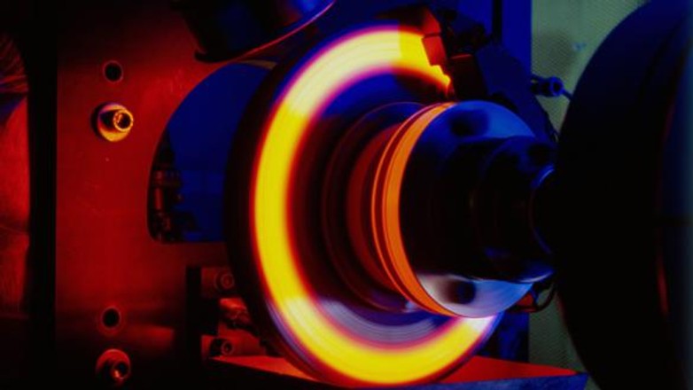 Dlaczego drży kierownica?