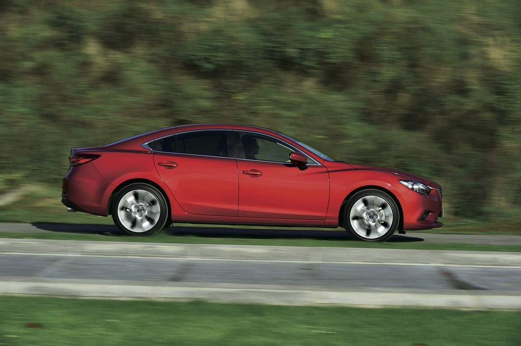 Nowa Mazda 6 kontra Hyundai i40: porównanie rodzinnych sedanów