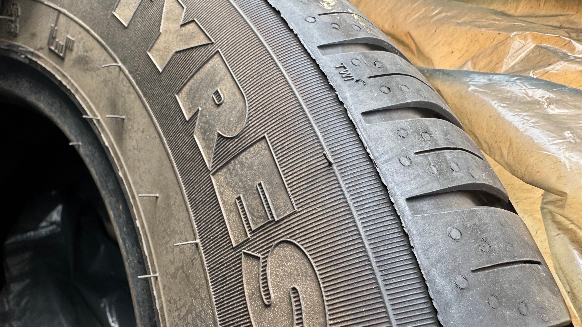 5-letnie opony wyprodukowane w fabryce w Finlandii