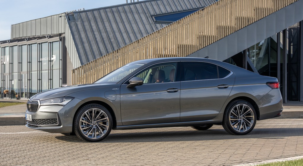 Skoda Superb liftback PHEV 2026