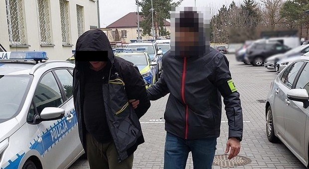 Usłyszał klakson i sięgnął po broń. Policja znalazła przy nim coś jeszcze