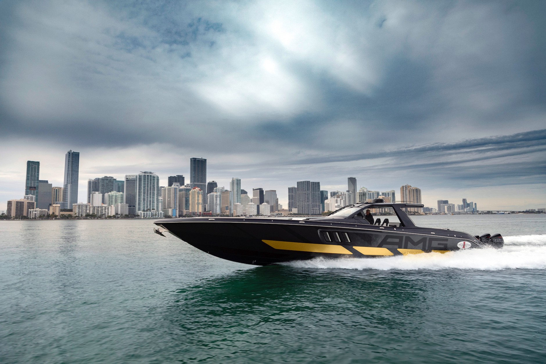 Luksusowa łódź Tirranna AMG Edition i  Mercedes-AMG G63 Cigarette Edition