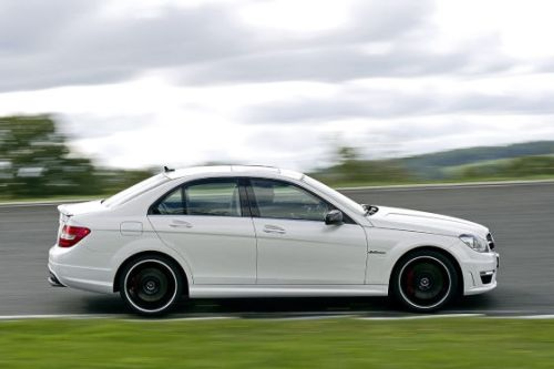 Mercedes C63 AMG 2011 lifting