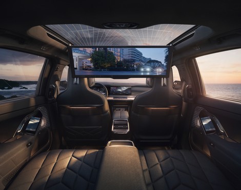 BMW i7 M70