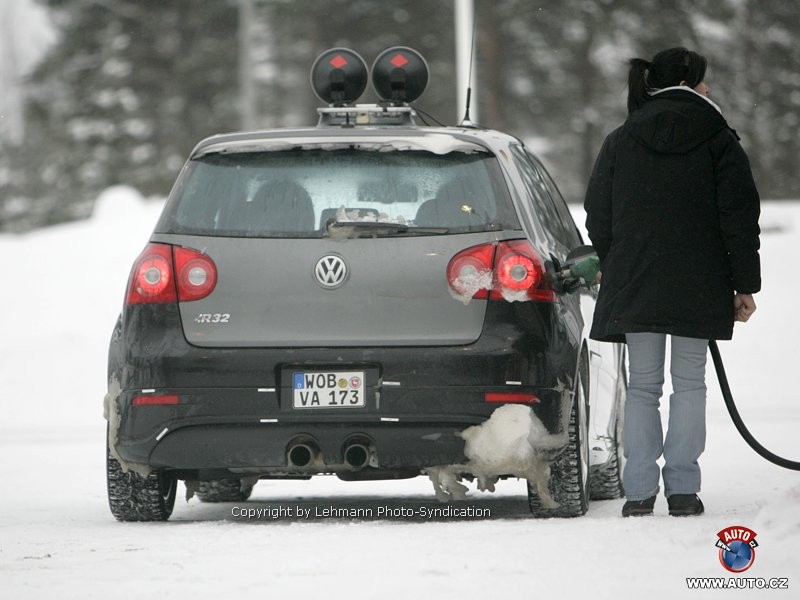 Zdjęcia szpiegowskie: Volkswagen Golf R36