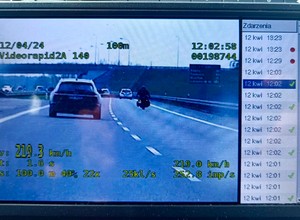 219 km/h na drodze ekspresowej. Efekt pięknej pogody zaczyna być widoczny