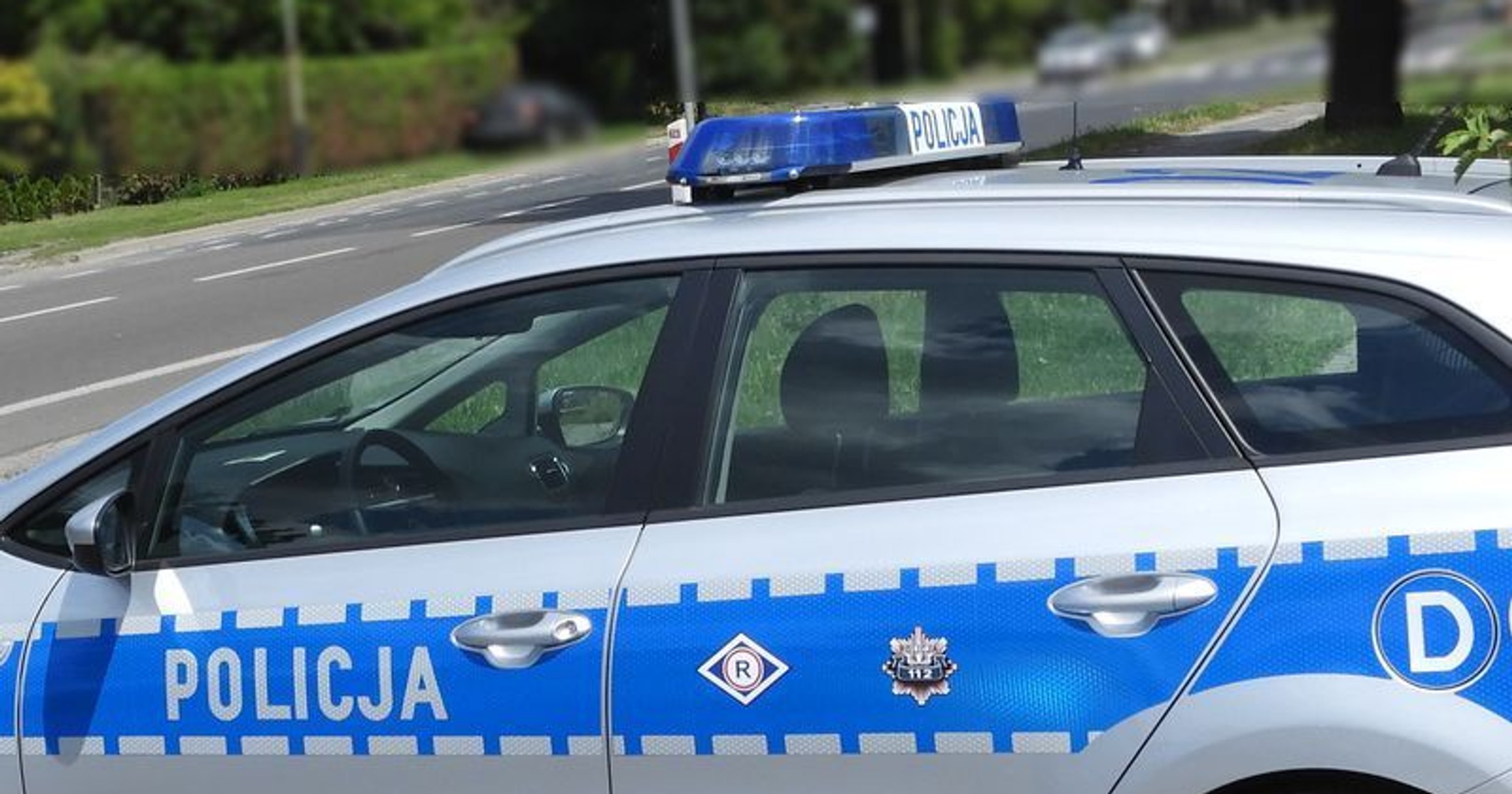 Obraz pochodzący z serwisu https://zamosc.policja.gov.pl/lza/informacje/aktualnosci/144724,Kierowca-seata-jechal-na-dwoch-sadowych-zakazach.html