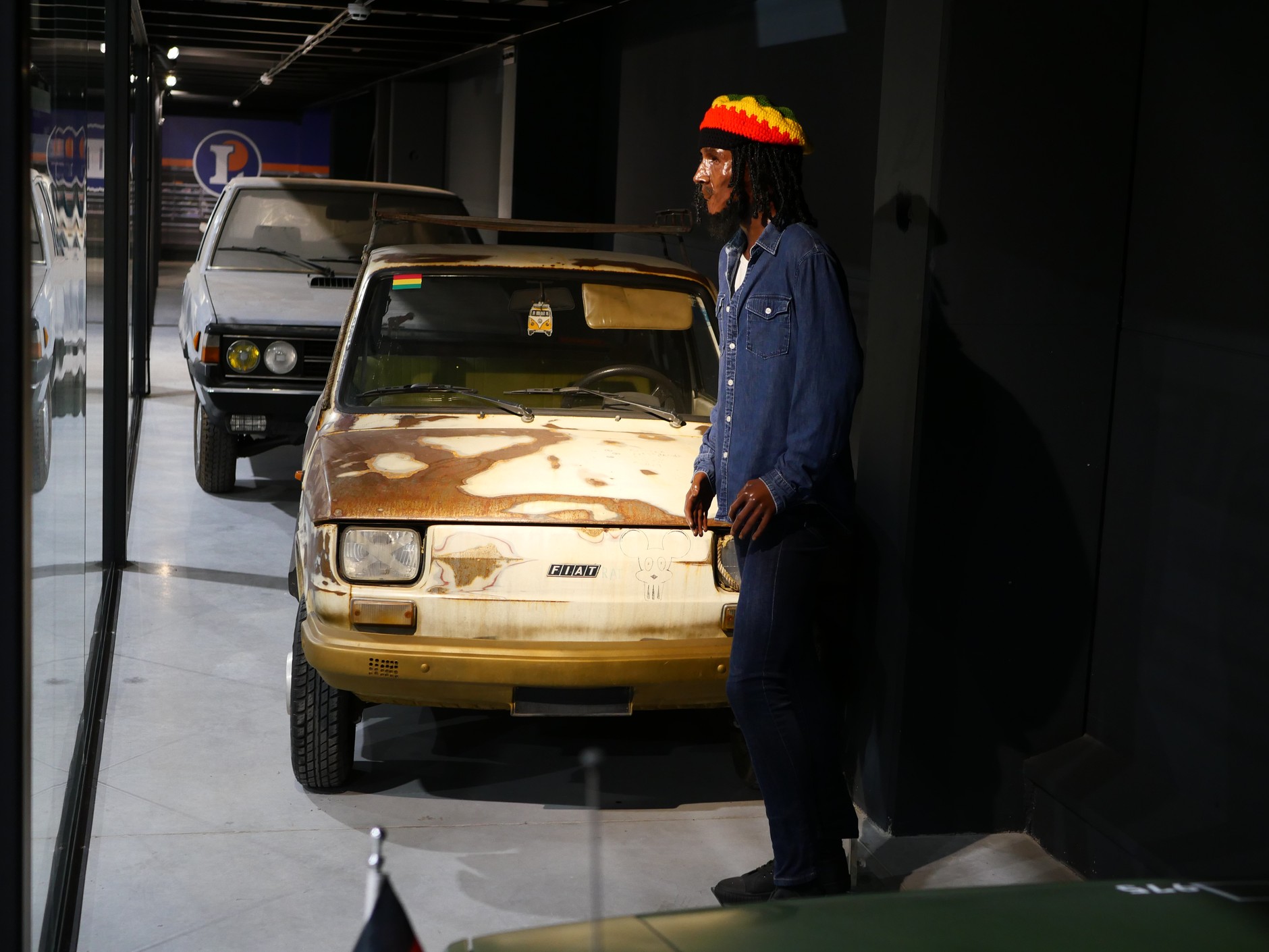 Niektóre eksponaty są za szkłem – po to, żeby... zachować na nich oryginalny, kilkudziesięcioletni kurz