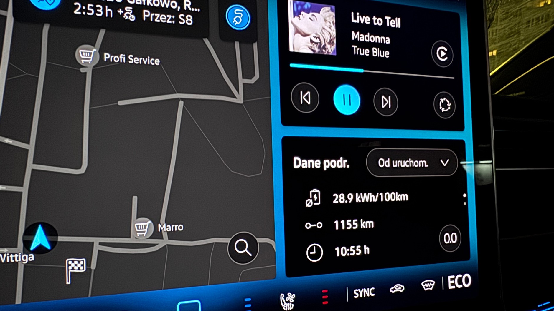 Zużycie energii po pokonaniu trasy ze Stuttgartu do Warszawy. Po drodze temperatura spadła do -18 st C