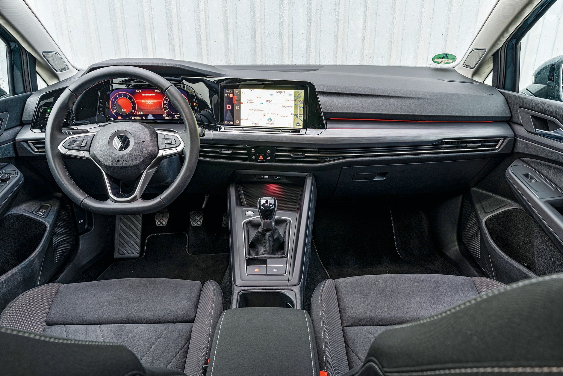 Volkswagen Golf 1.5 TSI - kokpit