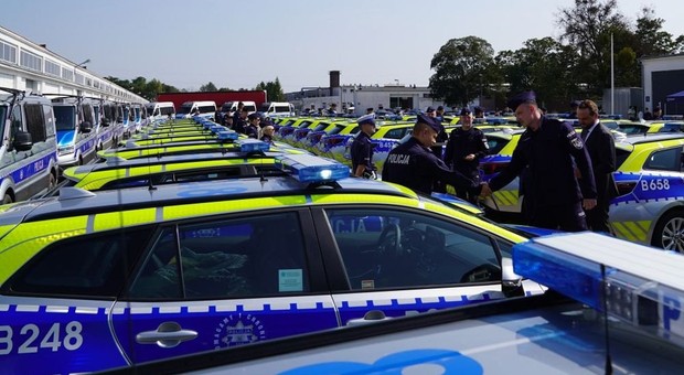 Flota policji wzbogaciła się o nowe radiowozy. Kosztowały ponad 7,2 mln zł [WIDEO]