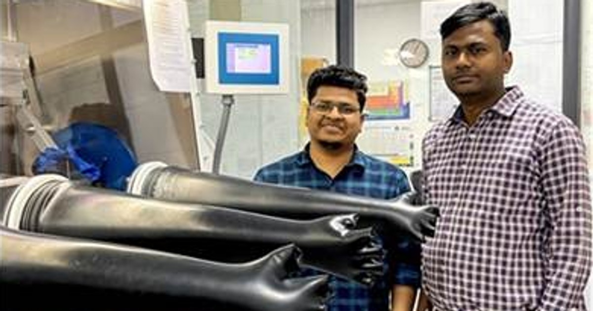 Biplab Patra (doktorant z JNCASR) i prof. Premkumar Senguttuvan