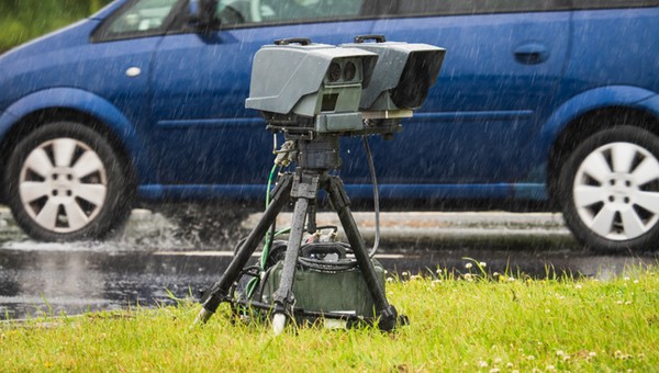 Policja ma nowy sposób karania piratów drogowych. Teraz nie muszą płacić mandatu