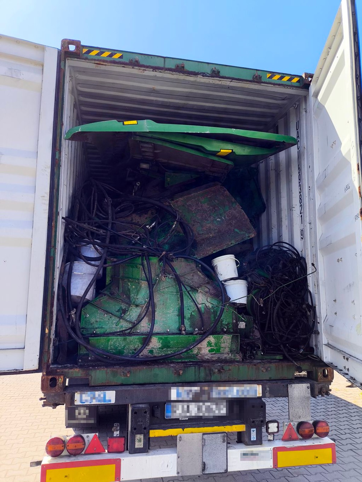 Kontrola ciężarówki na S7. Używane części maszyn rolniczych okazały się złomem