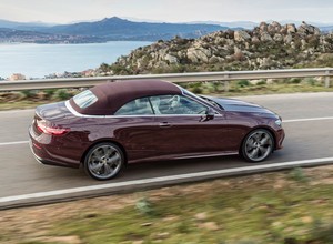 Mercedes E300 Kabriolet - pod gołym niebem