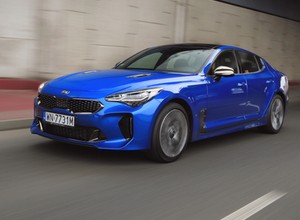 Kia Stinger może stracić moc. Ponad 900 właścicieli musi odwiedzić ASO