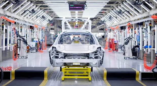 Hejterzy elektryków, na pomoc! Skłócona Europa chwyta się wszystkiego. Czy cła coś zmienią?