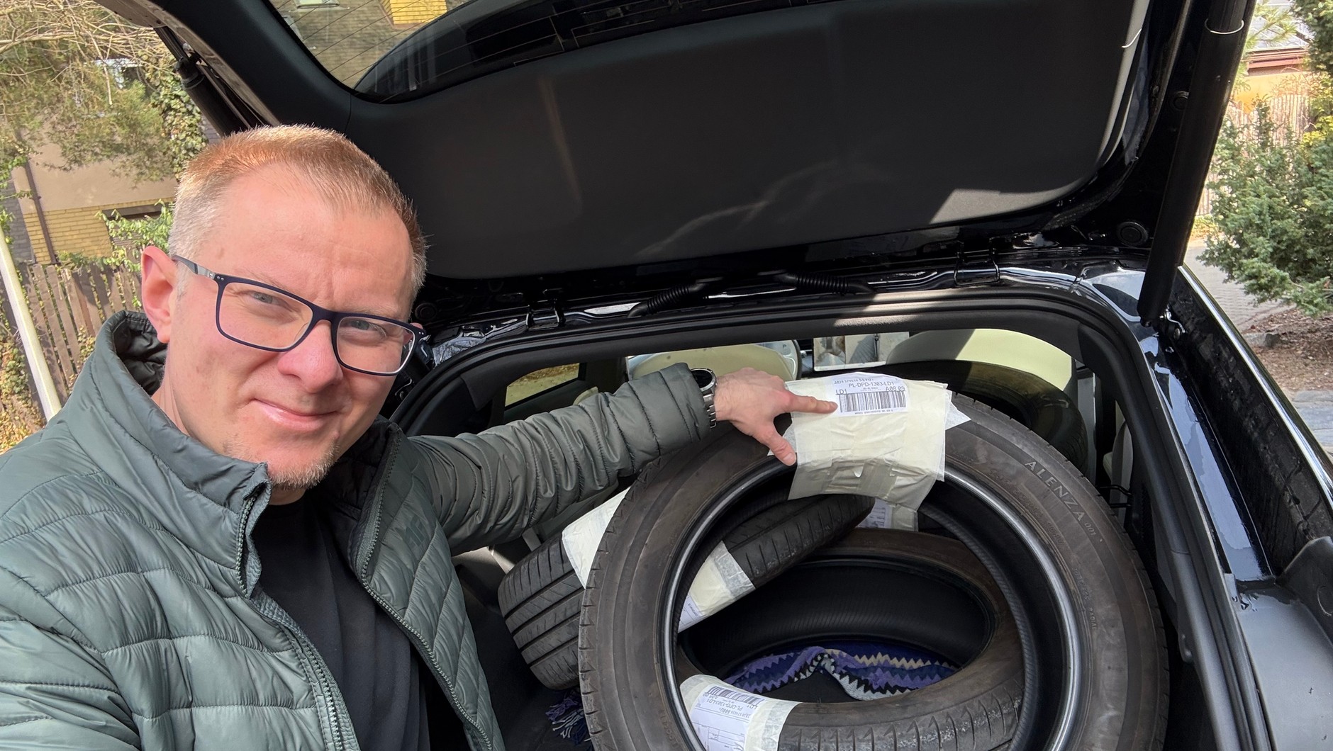 Kurierzy nie lubią dużych opon. Pracownicy punktów nadawania paczek też nie są takimi przesyłkami zachwyceni