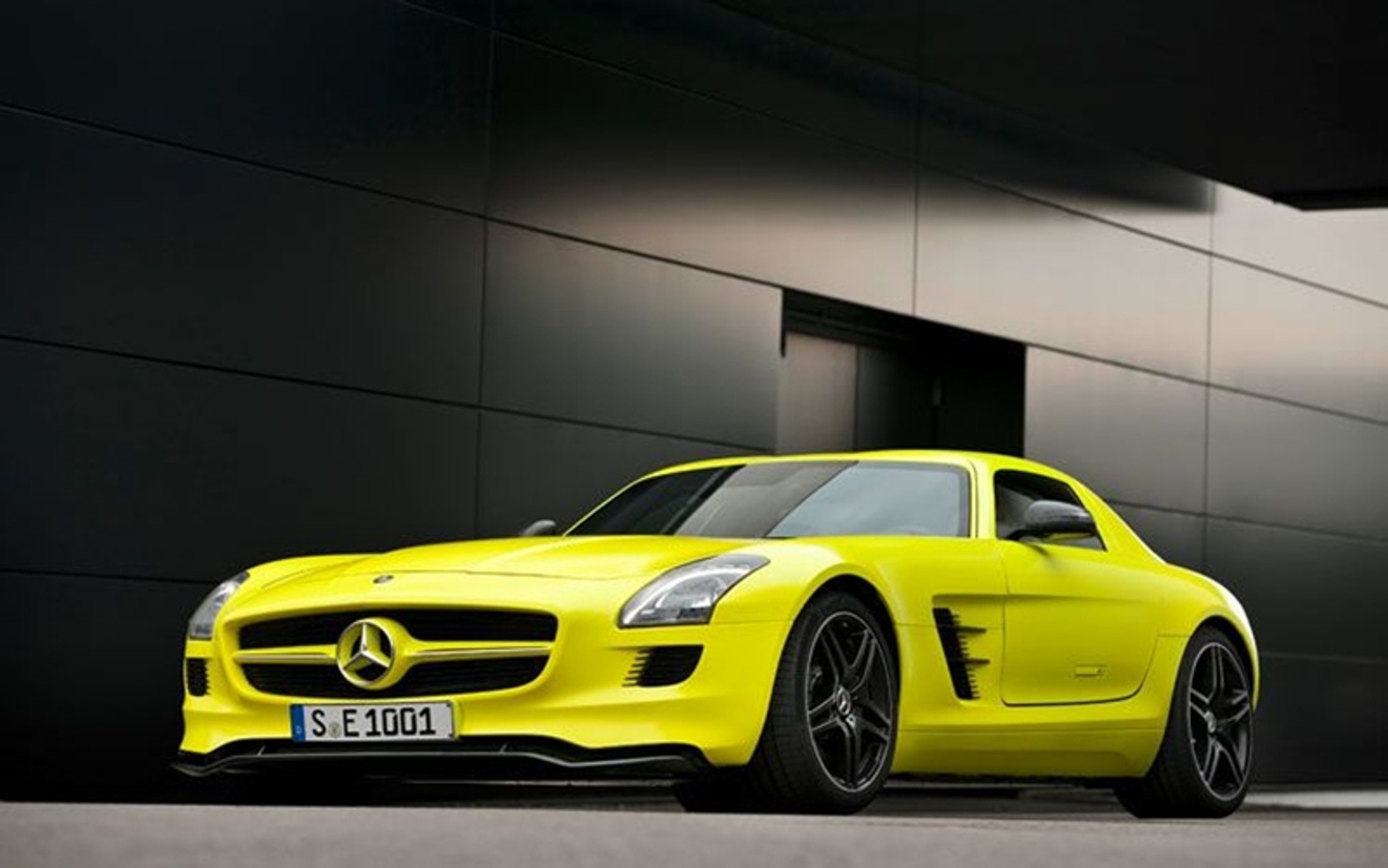 Mercedes SLS AMG E-Cell ma cztery silniki i dwie skrzynie biegów