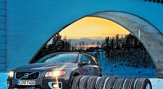 Test opon zimowych w rozmiarze 215/65 R 16: sprawdziliśmy, które zatańczą na lodzie