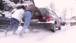 Tak mróz wpływa na twój samochód. Niektóre auta (także nowe) wolałyby zostać w garażu