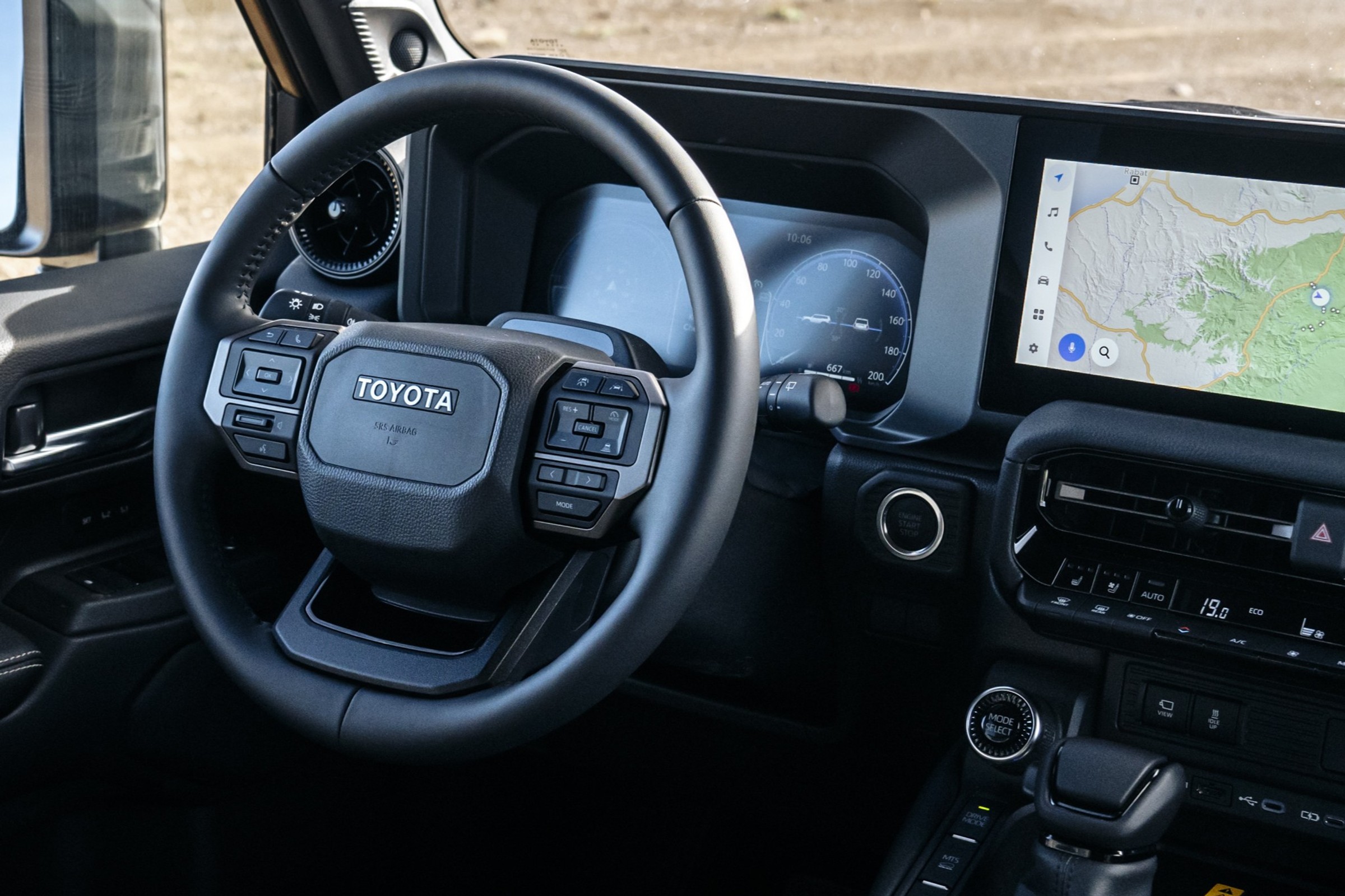 SUV Toyoty z dieslem tańszy nawet o 32800 zł. Ma coś, co wcześniej pojawiło się w garstce aut