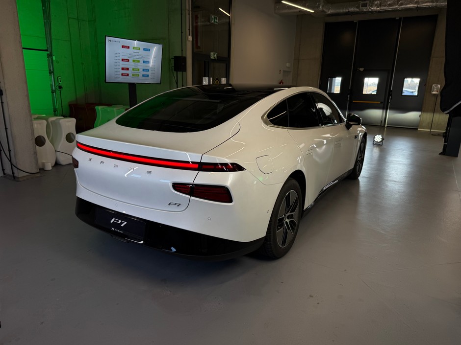 XPeng P7