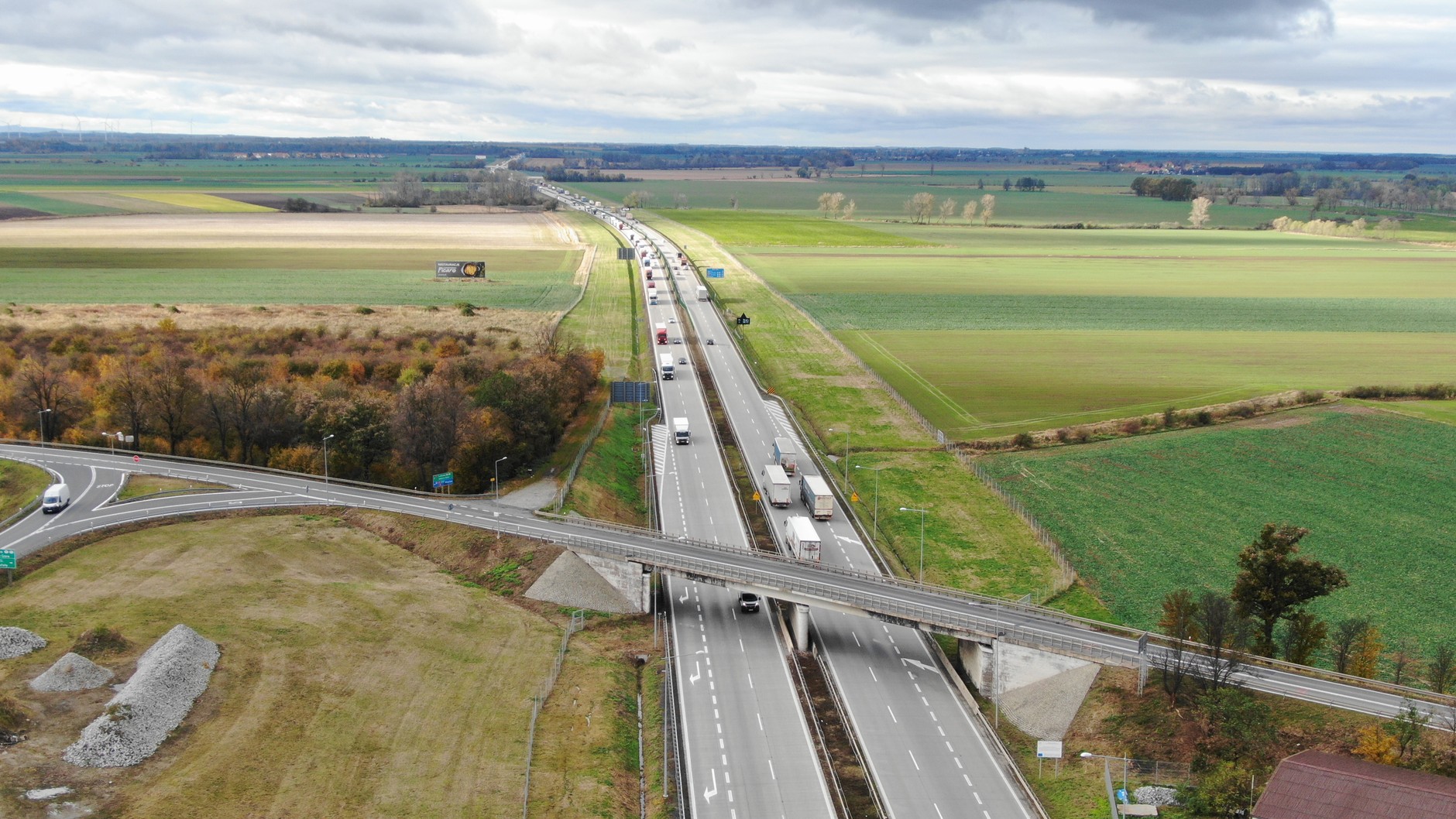 Autostrada bez pobocza. To nie jest europejski standard