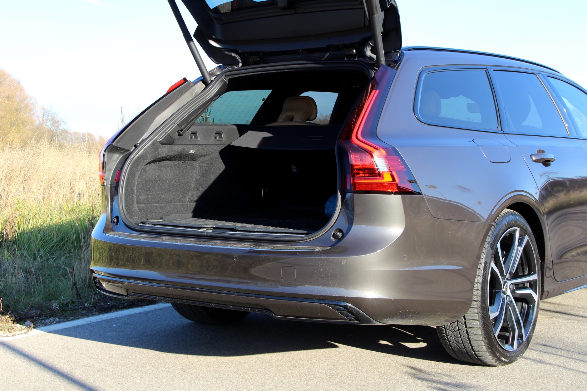 Volvo V90 T8 Ultra Dark