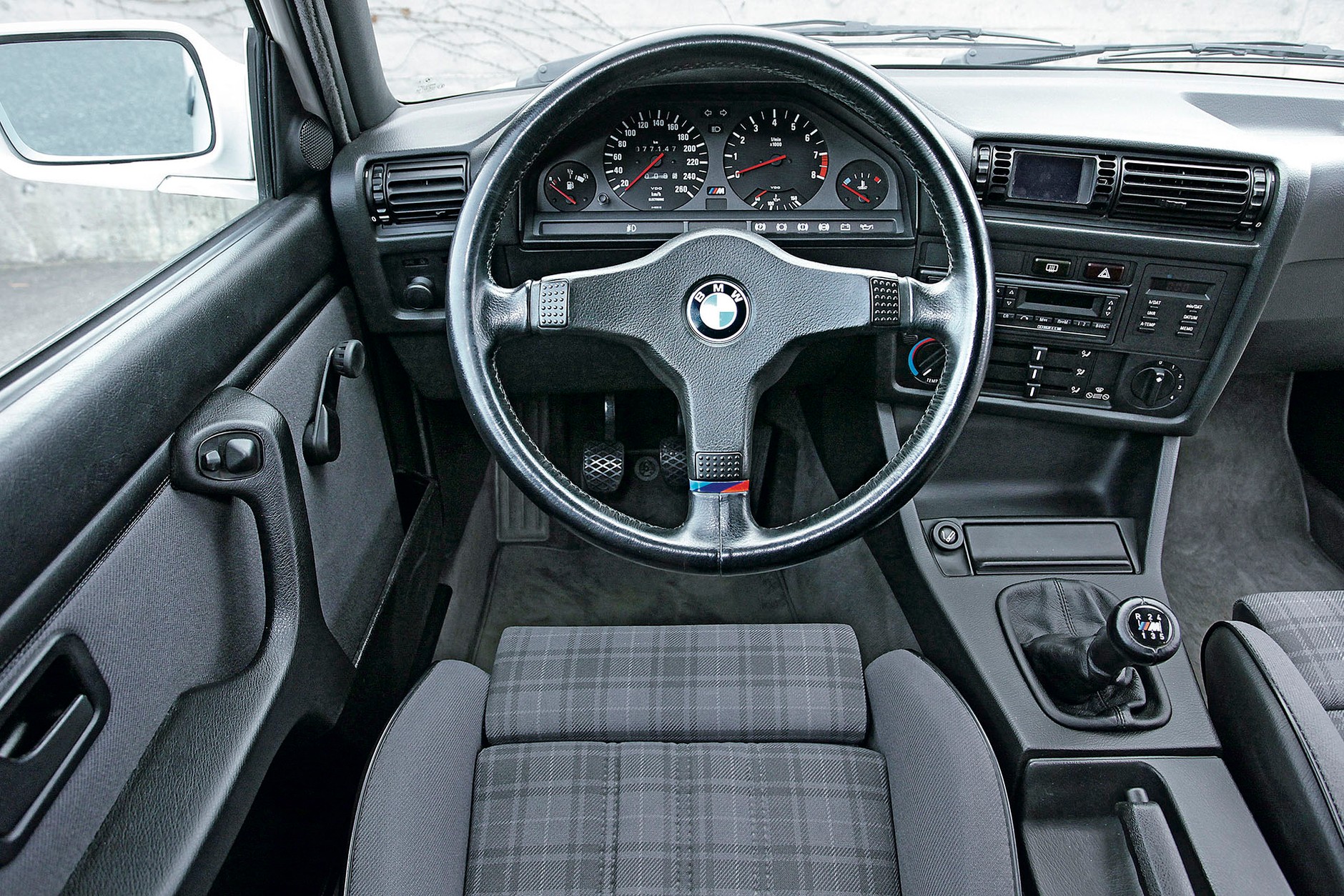 BMW M3 E30 - klasyk, który tworzył historię