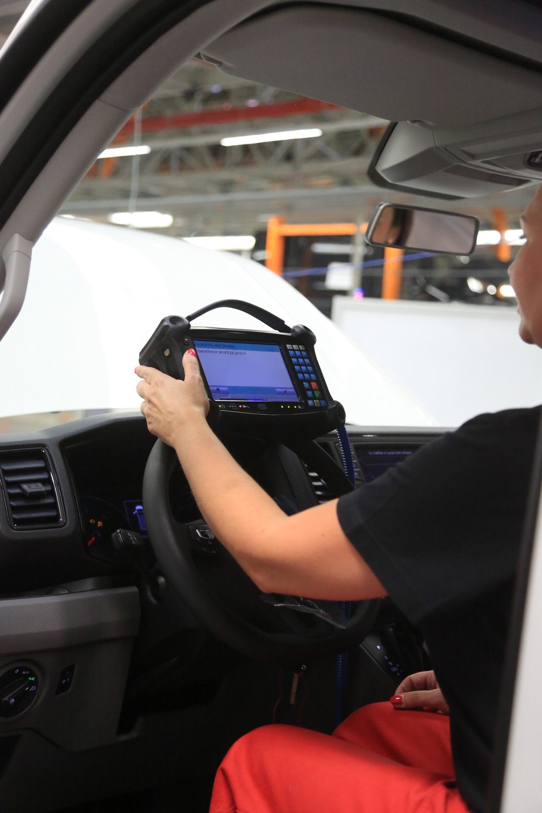 Fabryka Volkswagena we Wrześni: etapy produkcji Craftera na montażu