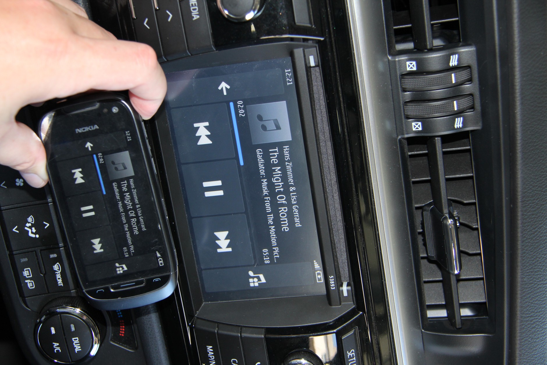 Odtwarzanie muzyki: MirrorLink i Nokia