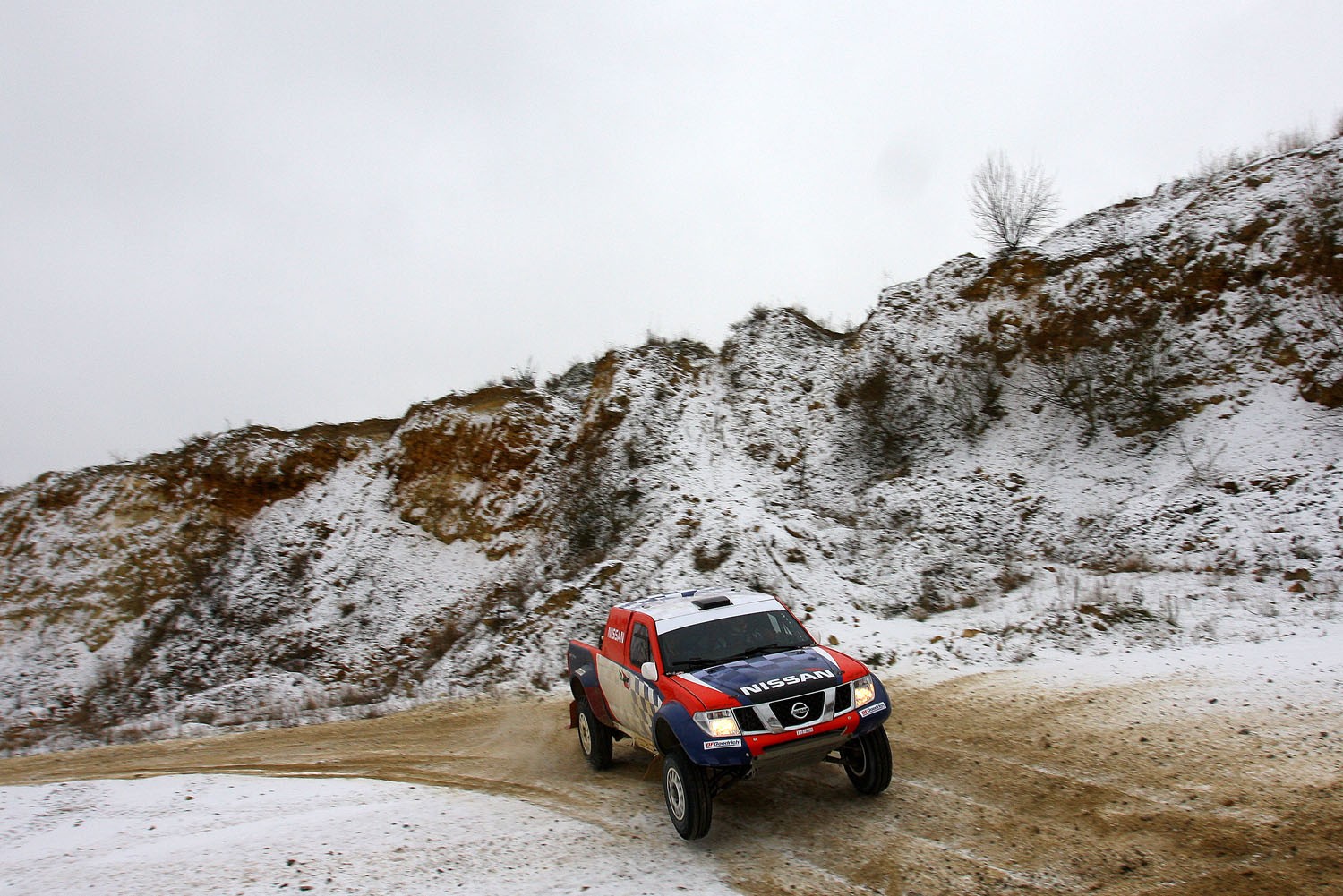 Rajd Dakar 2011: Nani Roma w Nissanie Krzysztofa Hołowczyca (galeria Rallyworld©Willy Weyens)